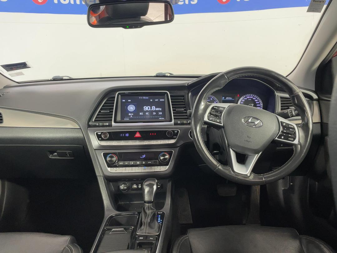 Photo '17' of Hyundai Sonata