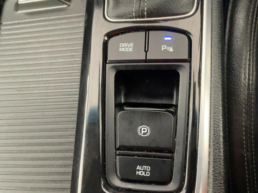Photo '24' of Hyundai Sonata
