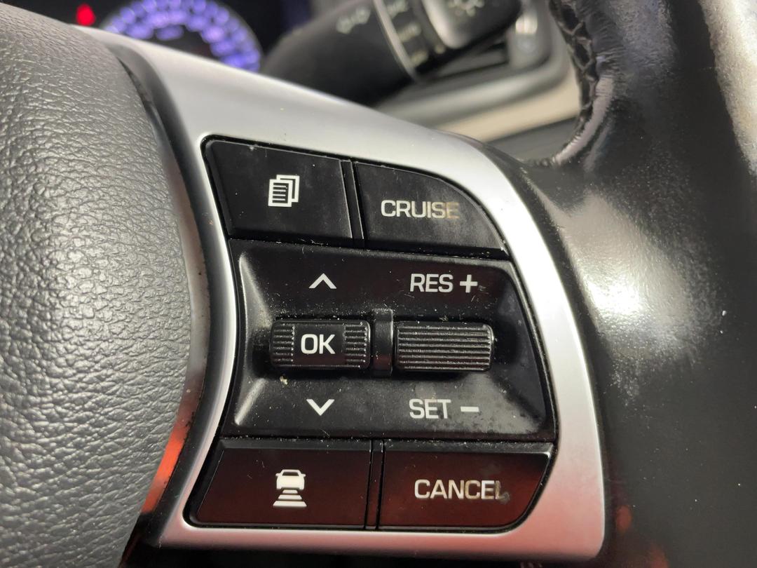 Photo '26' of Hyundai Sonata