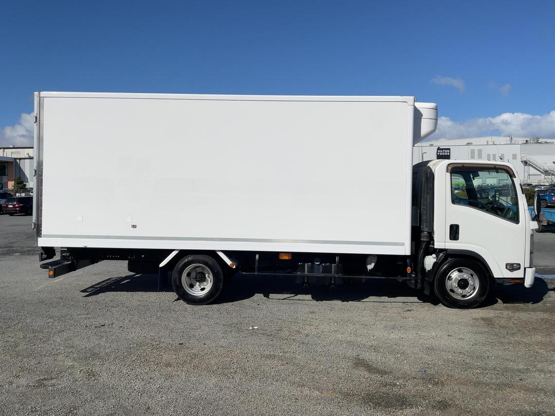 Photo '3' of Isuzu ELF Chiller