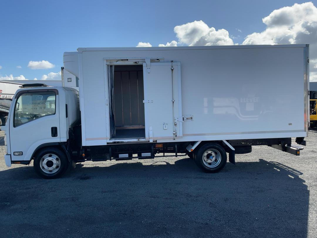Photo '9' of Isuzu ELF Chiller