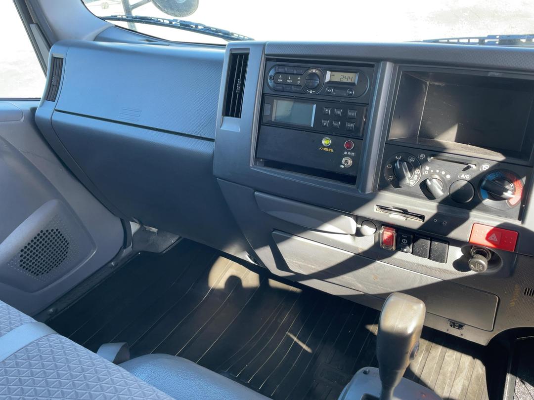 Photo '22' of Isuzu ELF Chiller