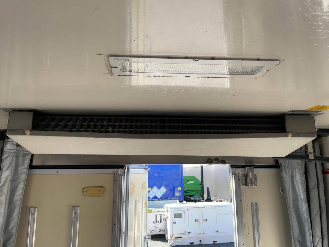 Photo '37' of Isuzu ELF Chiller