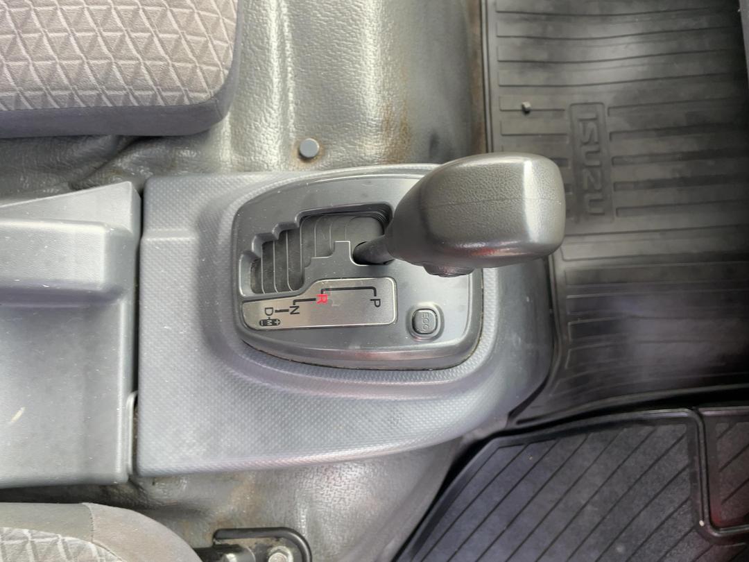 Photo '14' of Isuzu ELF Chiller