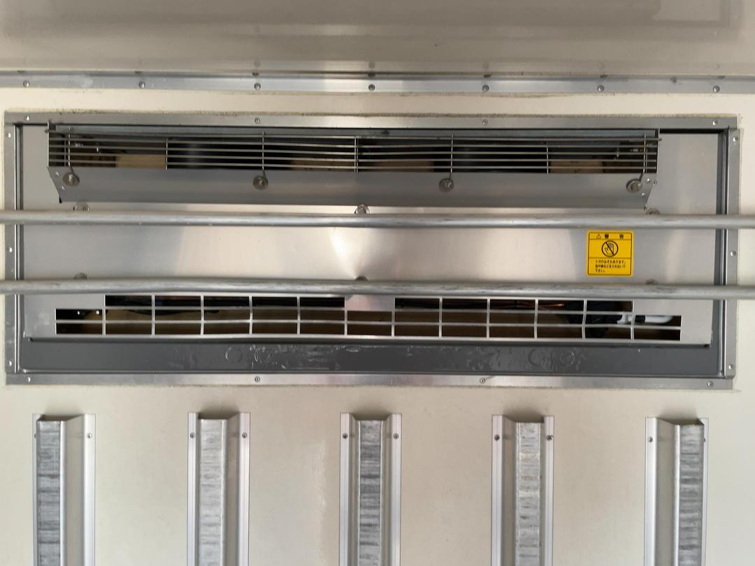 Photo '33' of Isuzu ELF Chiller