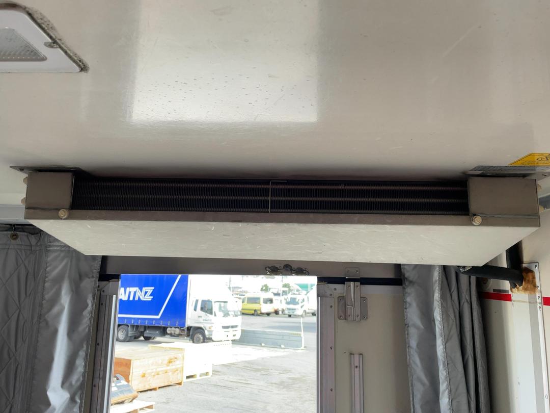 Photo '36' of Isuzu ELF Chiller