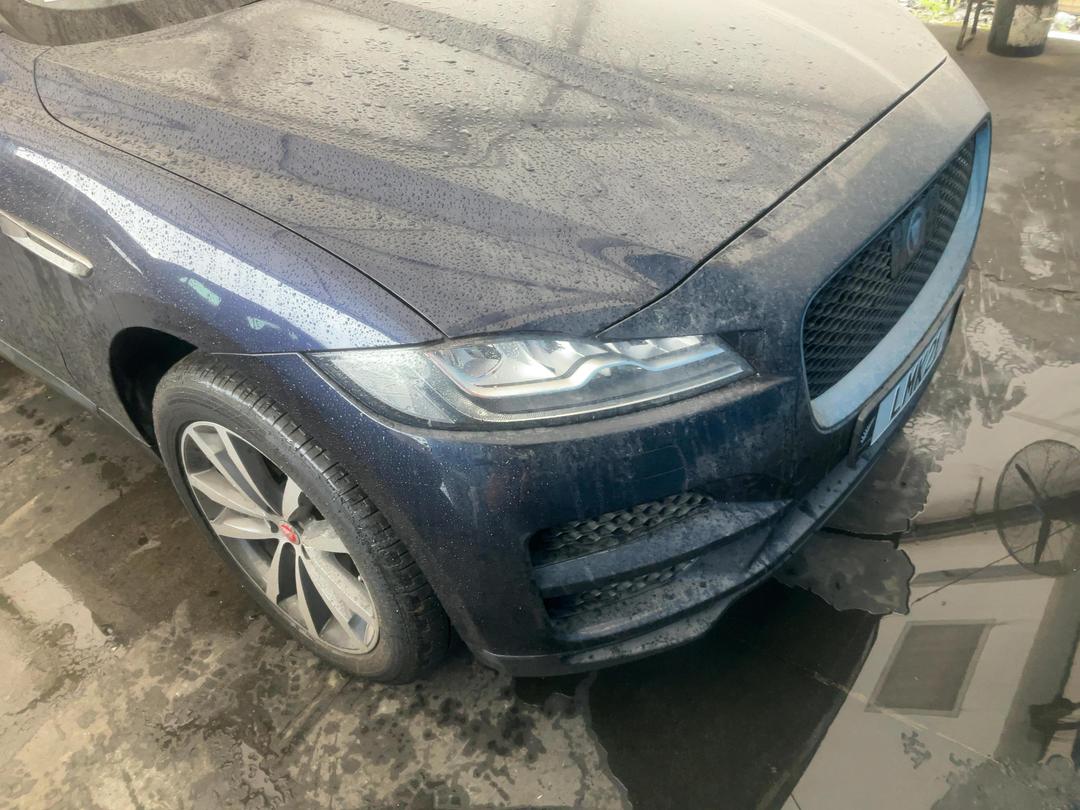 Photo '4' of Jaguar F-Pace 30D Portfolio