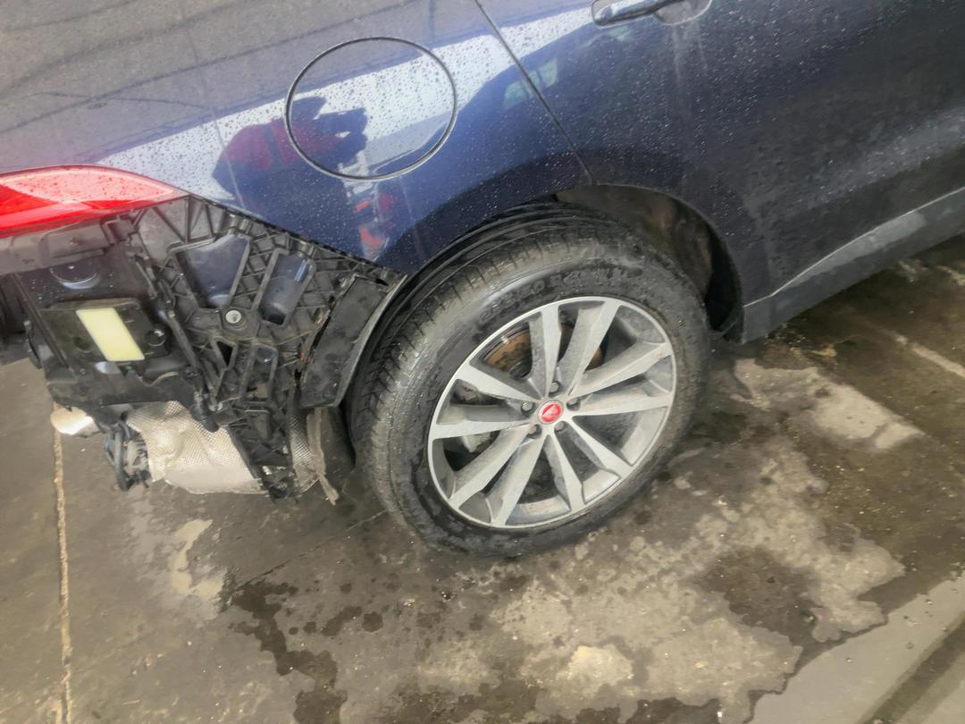 Photo '13' of Jaguar F-Pace 30D Portfolio