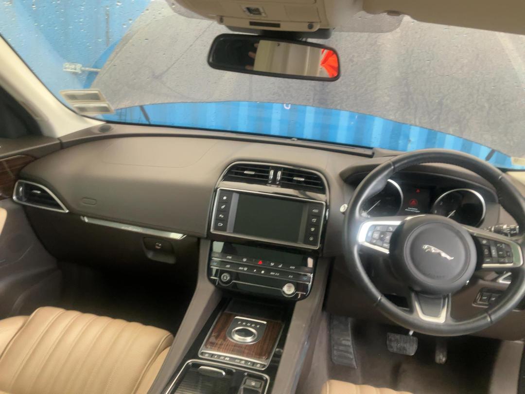 Photo '21' of Jaguar F-Pace 30D Portfolio