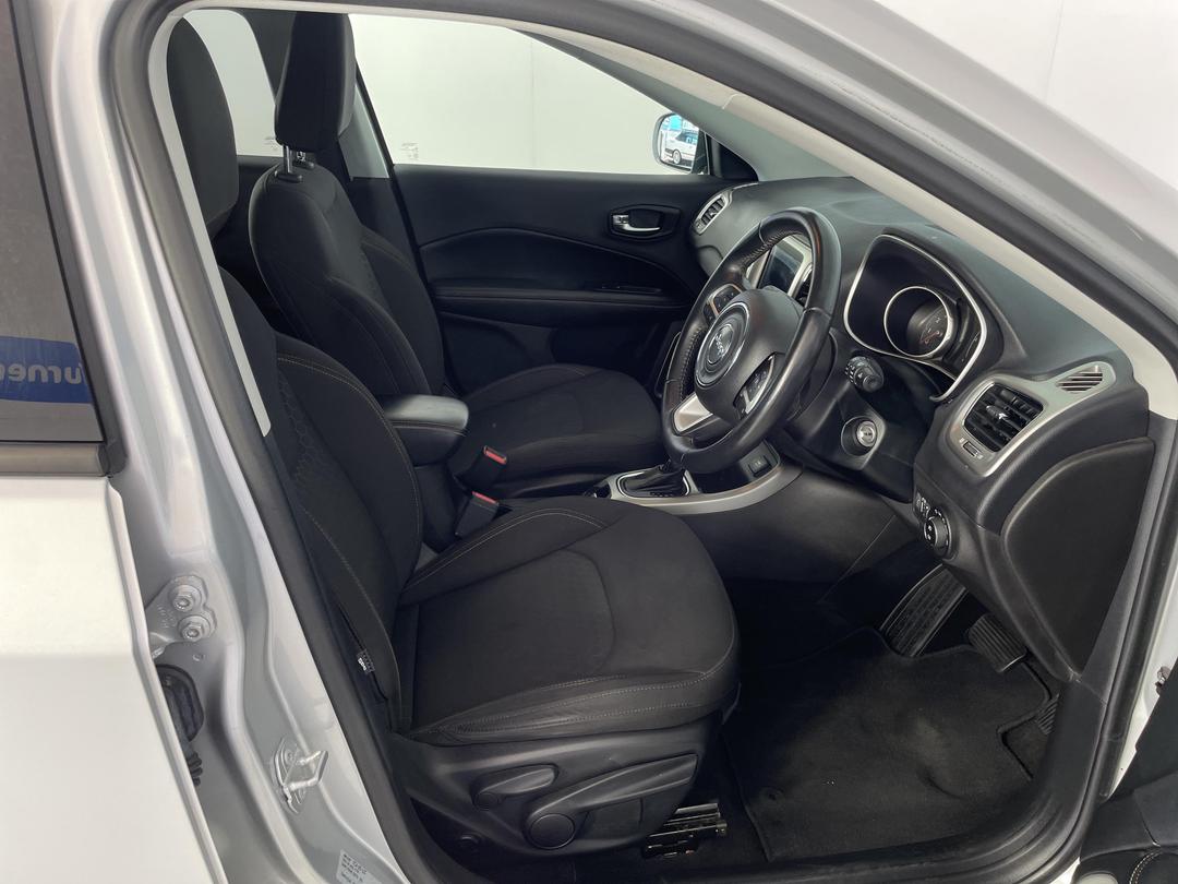 Photo '16' of Jeep Compass