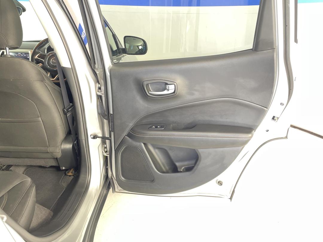 Photo '19' of Jeep Compass