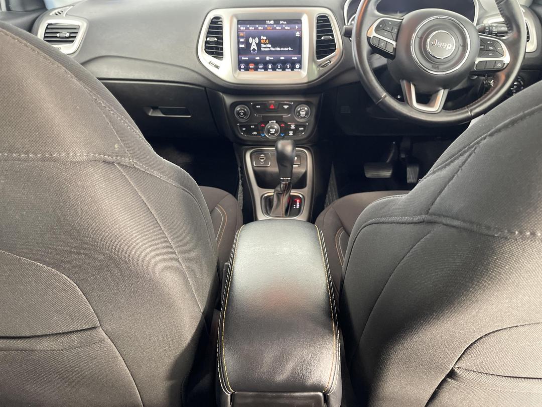 Photo '18' of Jeep Compass