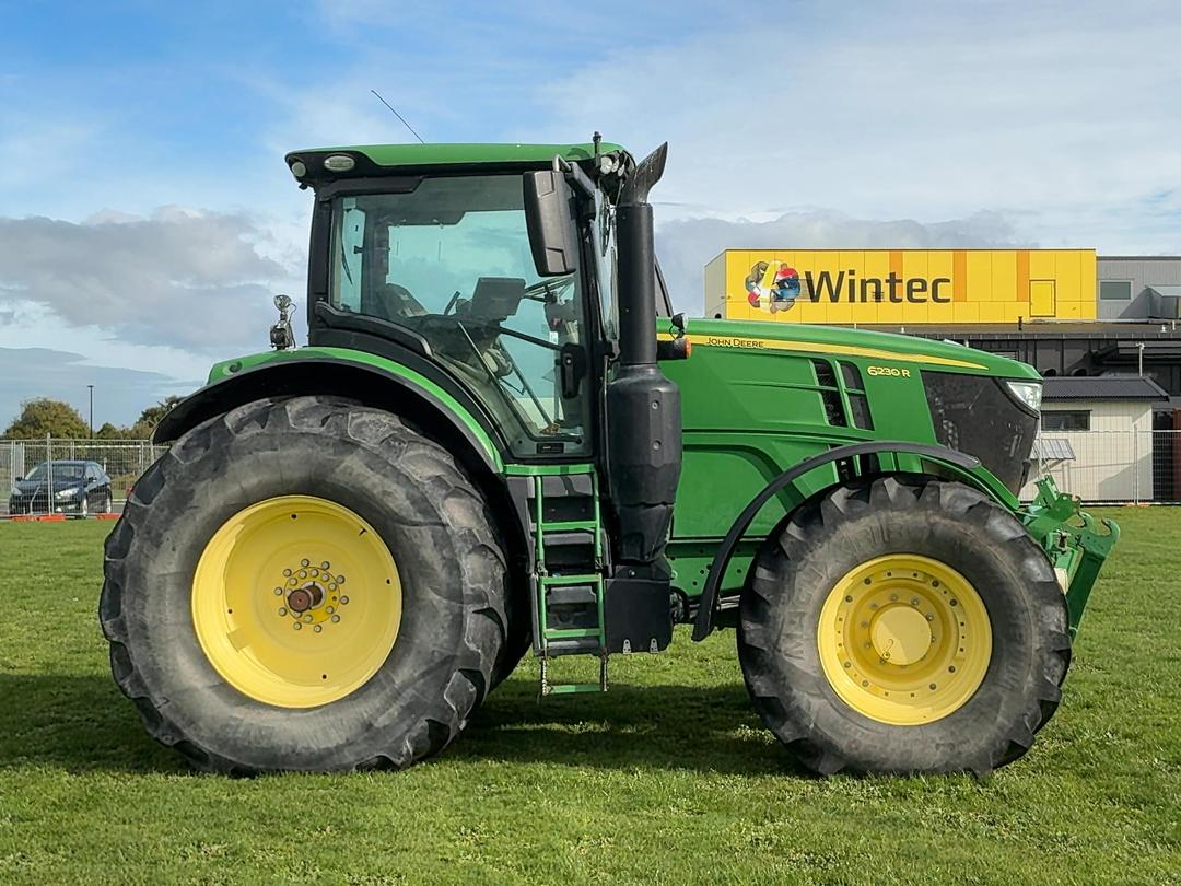 Photo '3' of John Deere 6230R Tractor