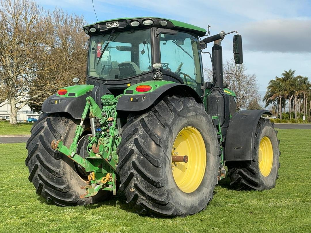 Photo '4' of John Deere 6230R Tractor
