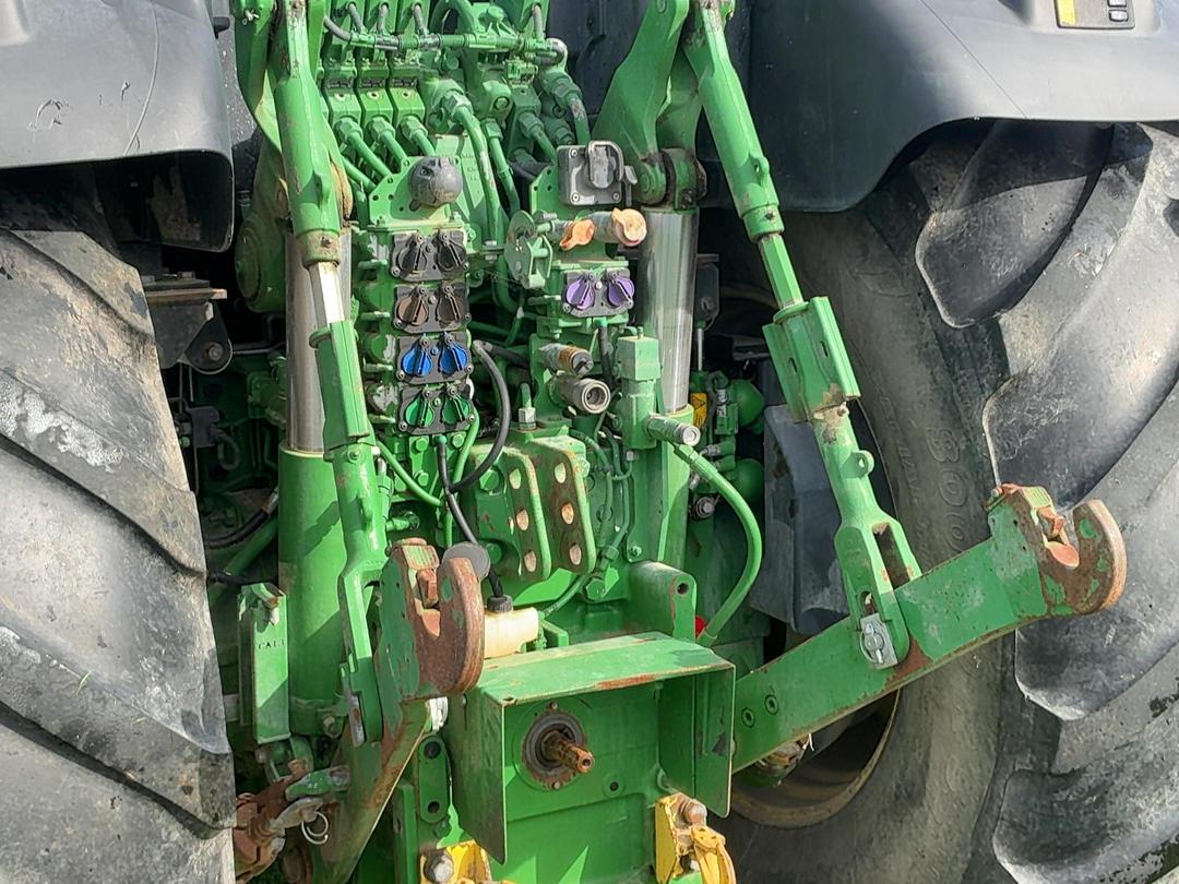 Photo '35' of John Deere 6230R Tractor