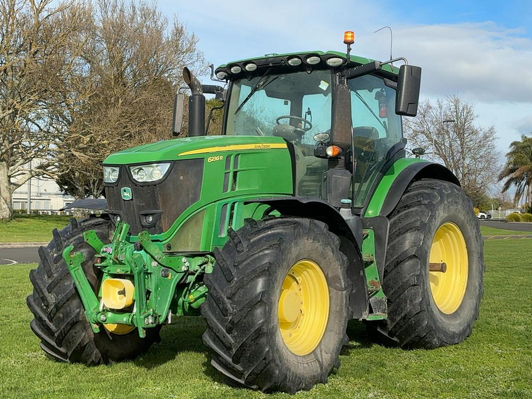 Photo '8' of John Deere 6230R Tractor