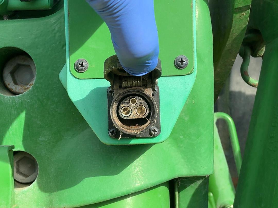 Photo '33' of John Deere 6230R Tractor