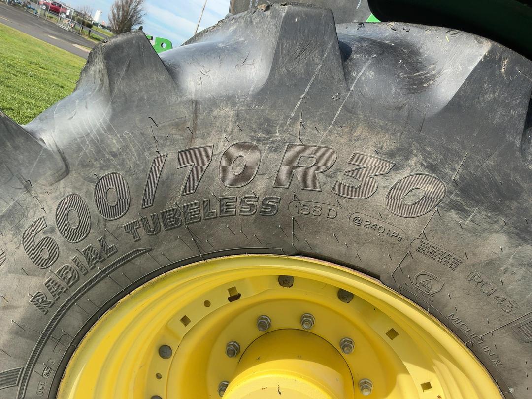 Photo '48' of John Deere 6230R Tractor