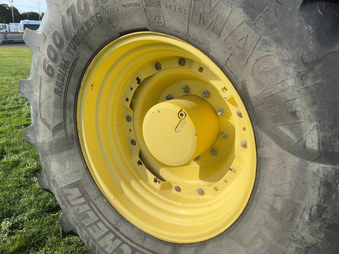 Photo '46' of John Deere 6230R Tractor