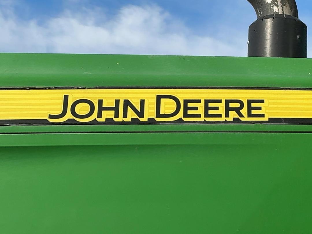 Photo '28' of John Deere 6230R Tractor