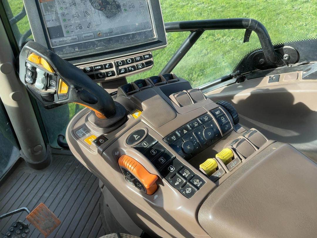 Photo '20' of John Deere 6230R Tractor