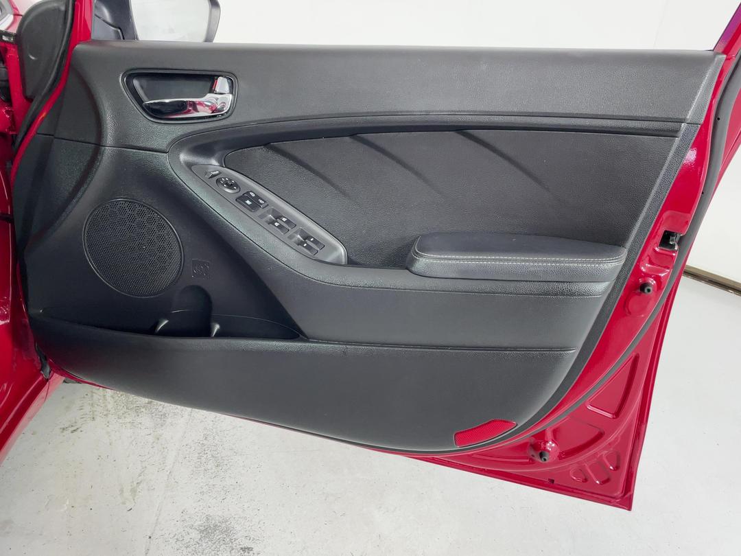 Photo '15' of KIA Cerato