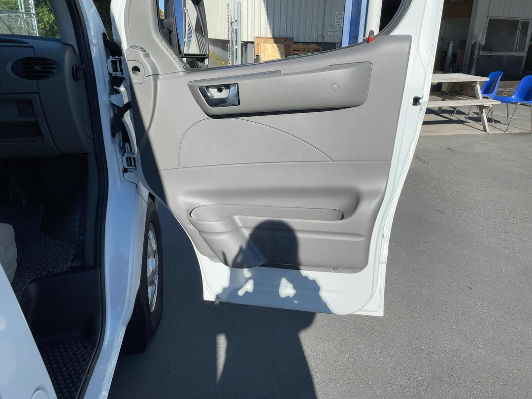 Photo '12' of LDV V80 14 Seat AMT Photo '12' of LDV V80 14 Seat AMT