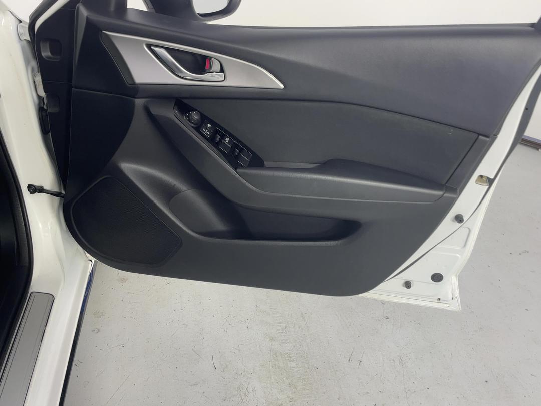 Photo '15' of Mazda 3