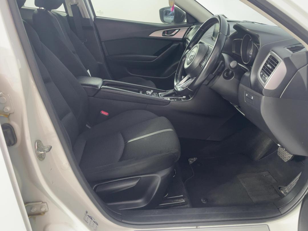 Photo '16' of Mazda 3
