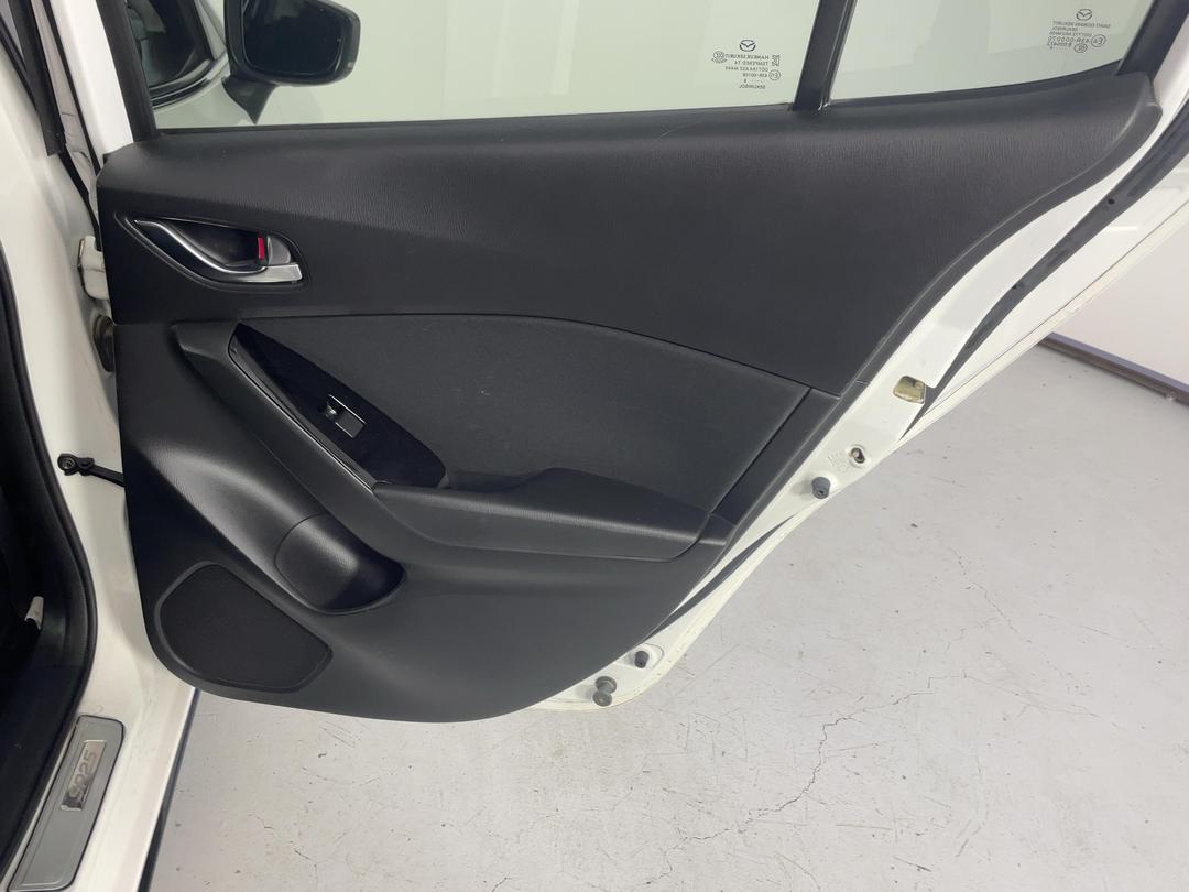 Photo '19' of Mazda 3