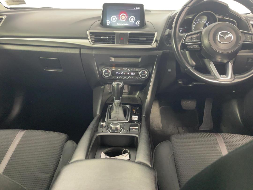 Photo '18' of Mazda 3