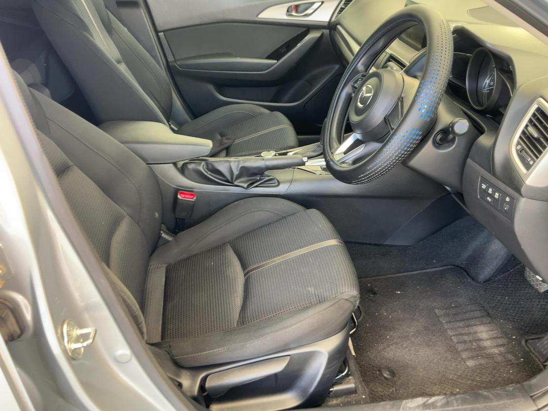 Photo '8' of Mazda Axela