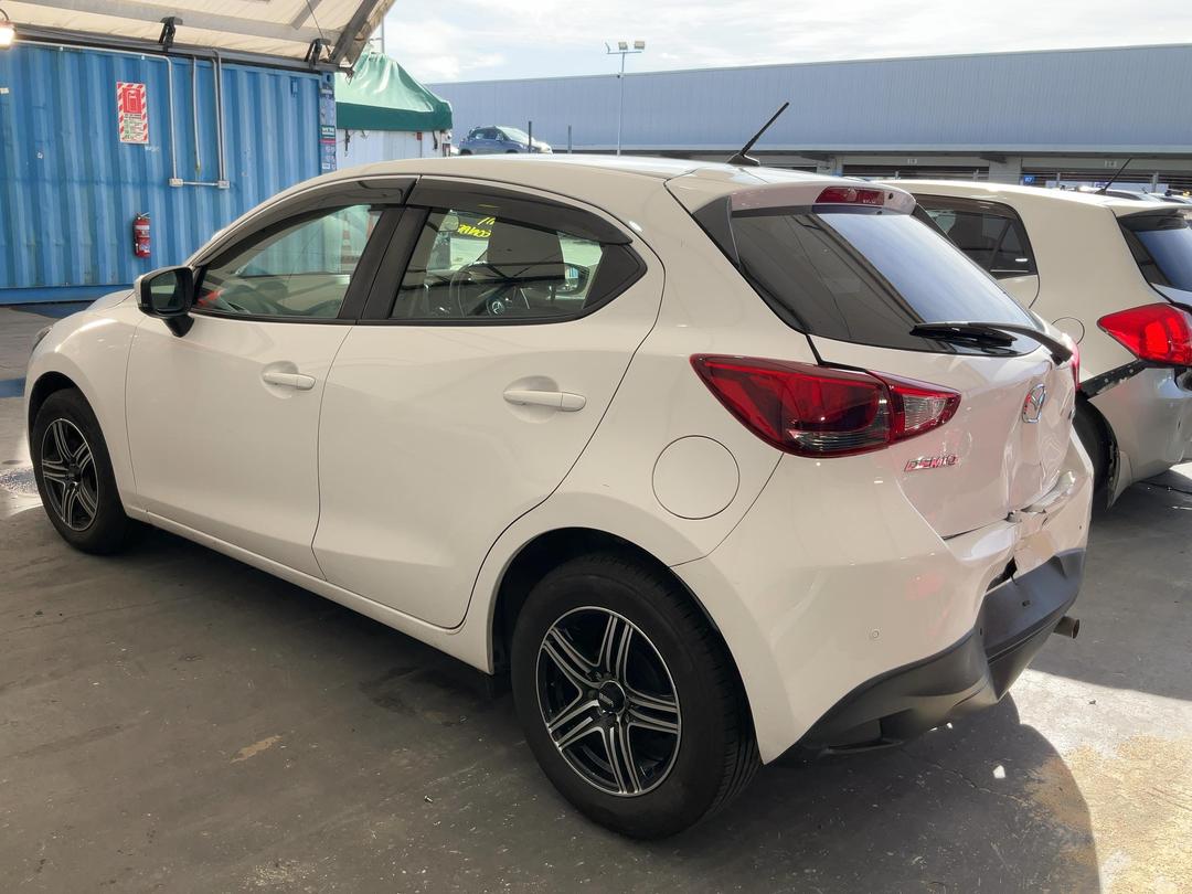 Photo '4' of Mazda Demio