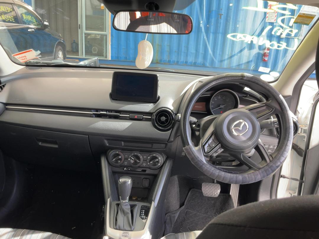 Photo '18' of Mazda Demio
