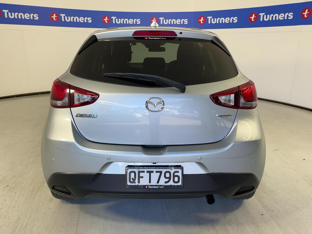 Photo '6' of Mazda Demio