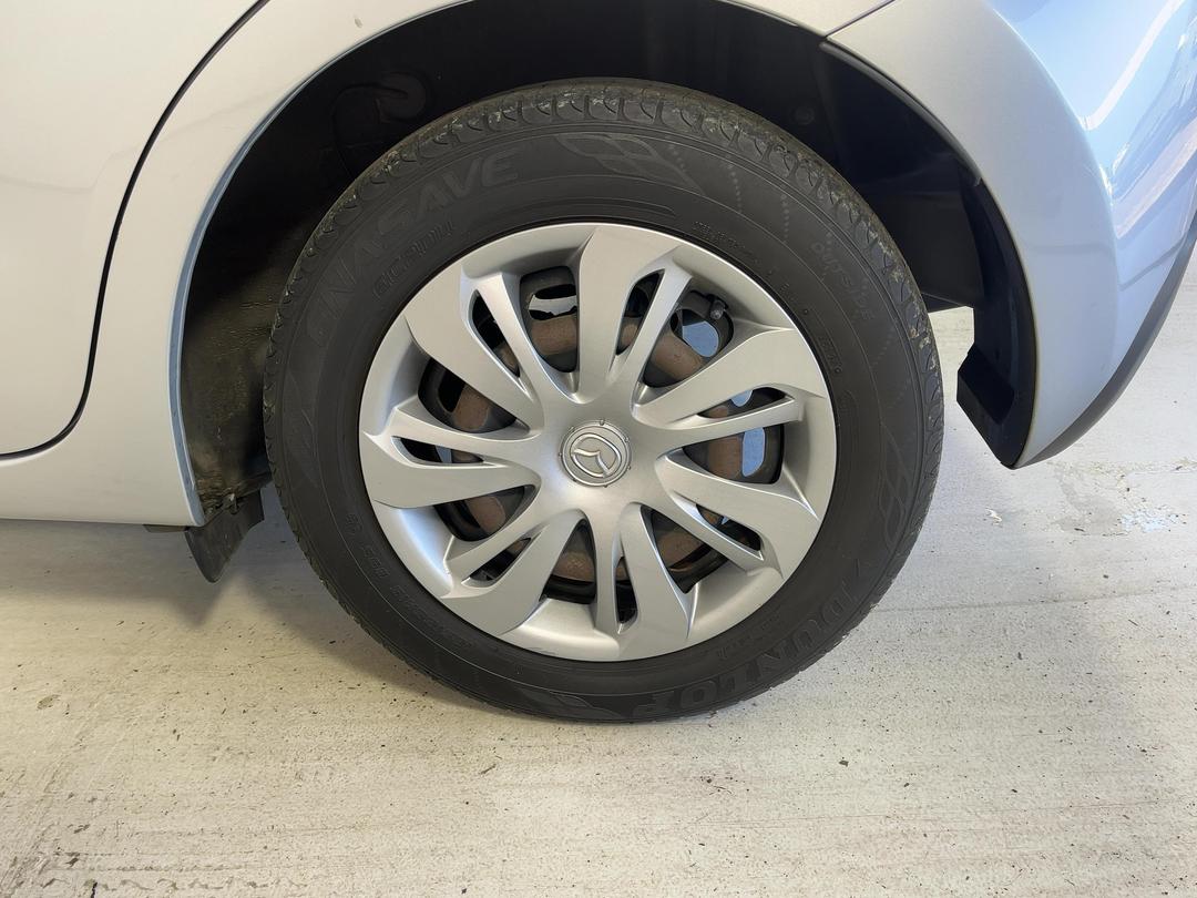 Photo '11' of Mazda Demio
