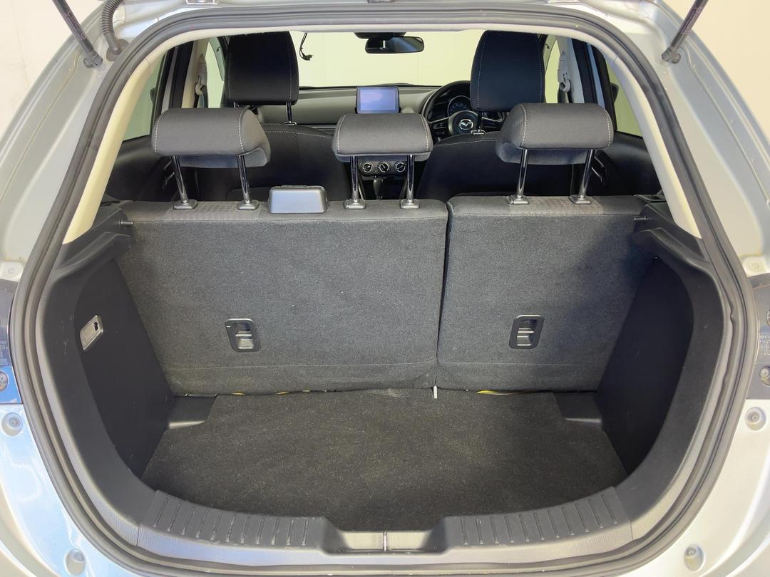 Photo '14' of Mazda Demio