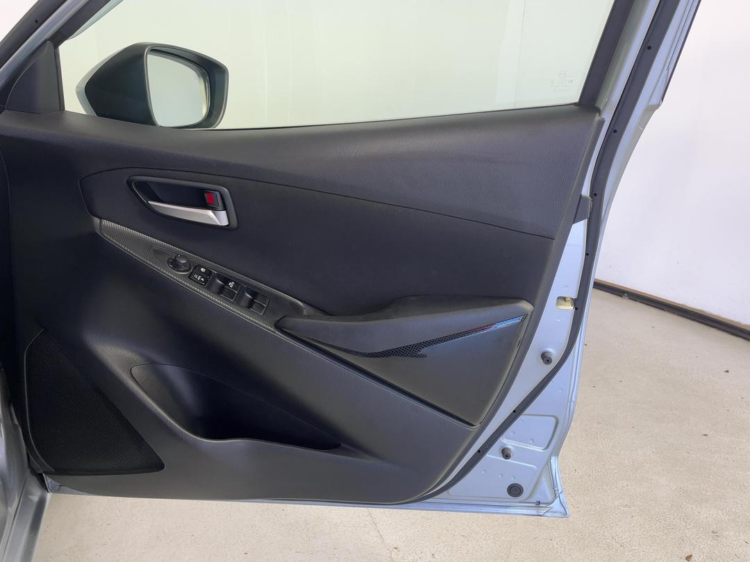 Photo '15' of Mazda Demio