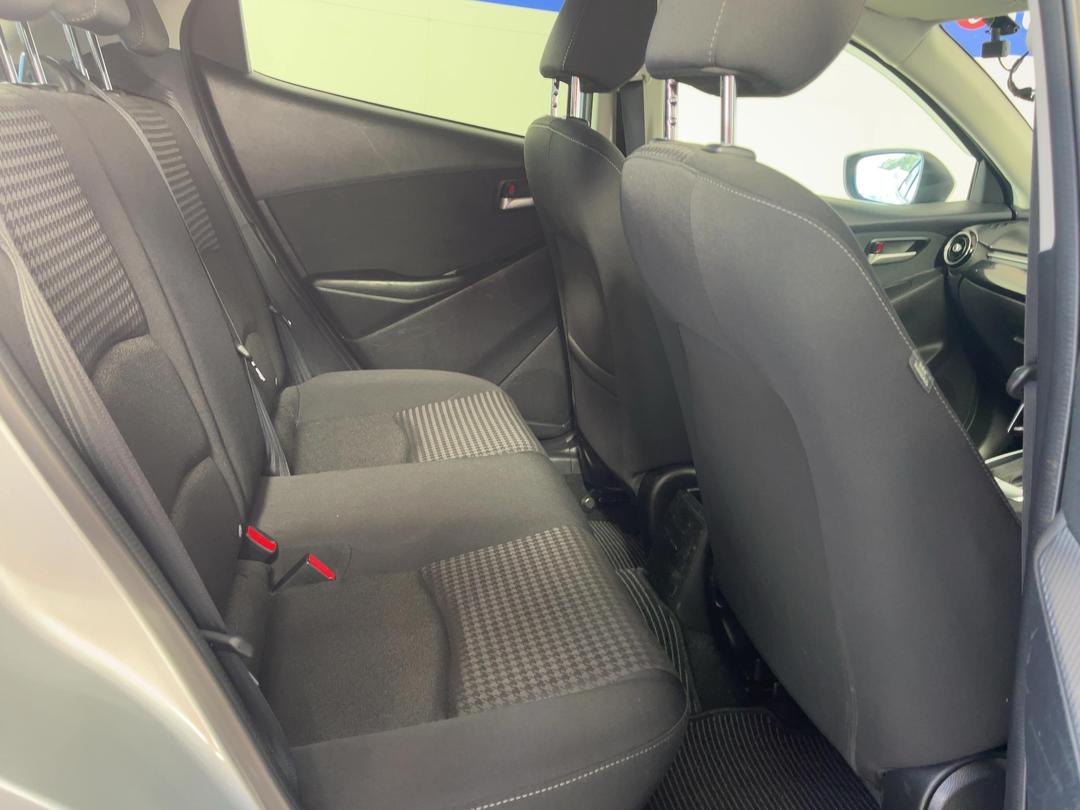 Photo '20' of Mazda Demio
