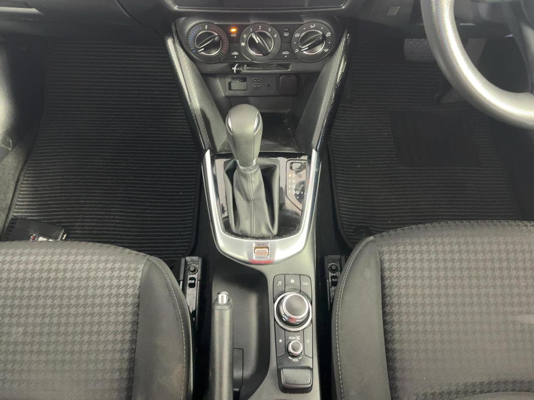 Photo '18' of Mazda Demio