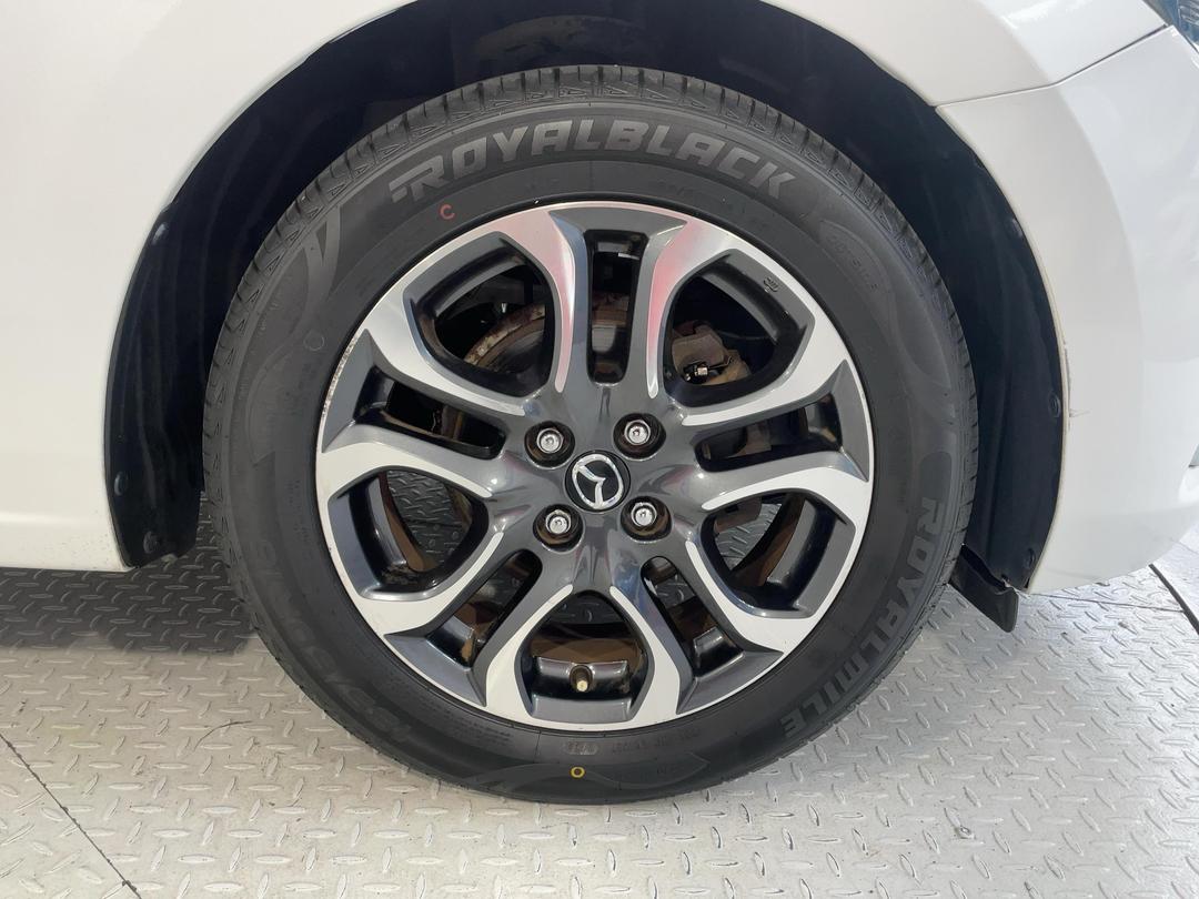 Photo '9' of Mazda Mazda2