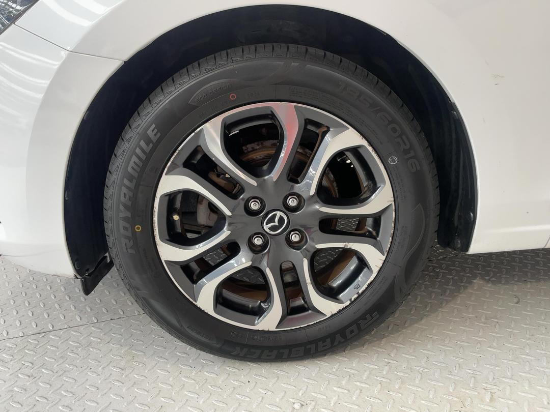 Photo '10' of Mazda Mazda2