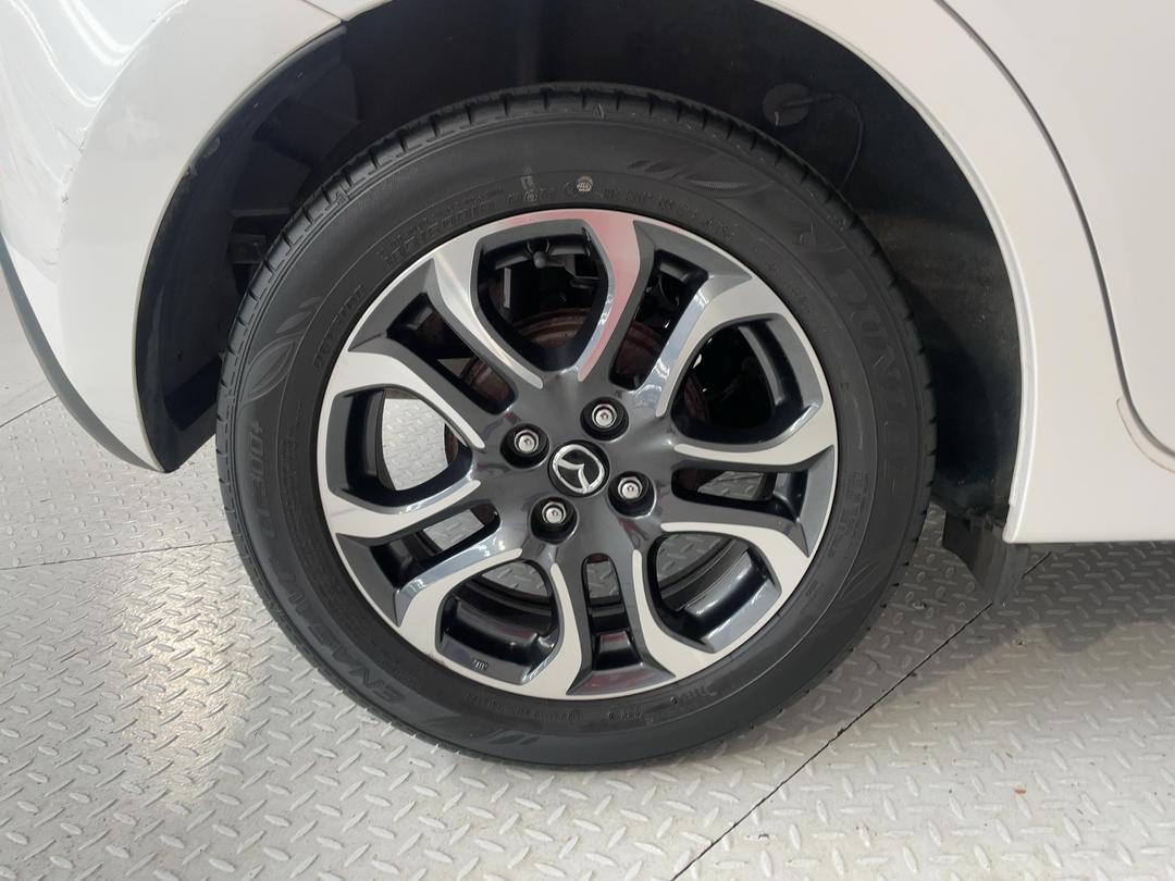 Photo '12' of Mazda Mazda2
