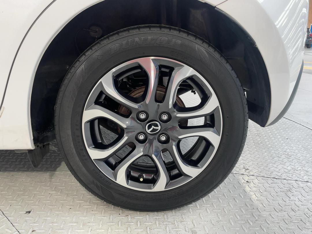 Photo '11' of Mazda Mazda2