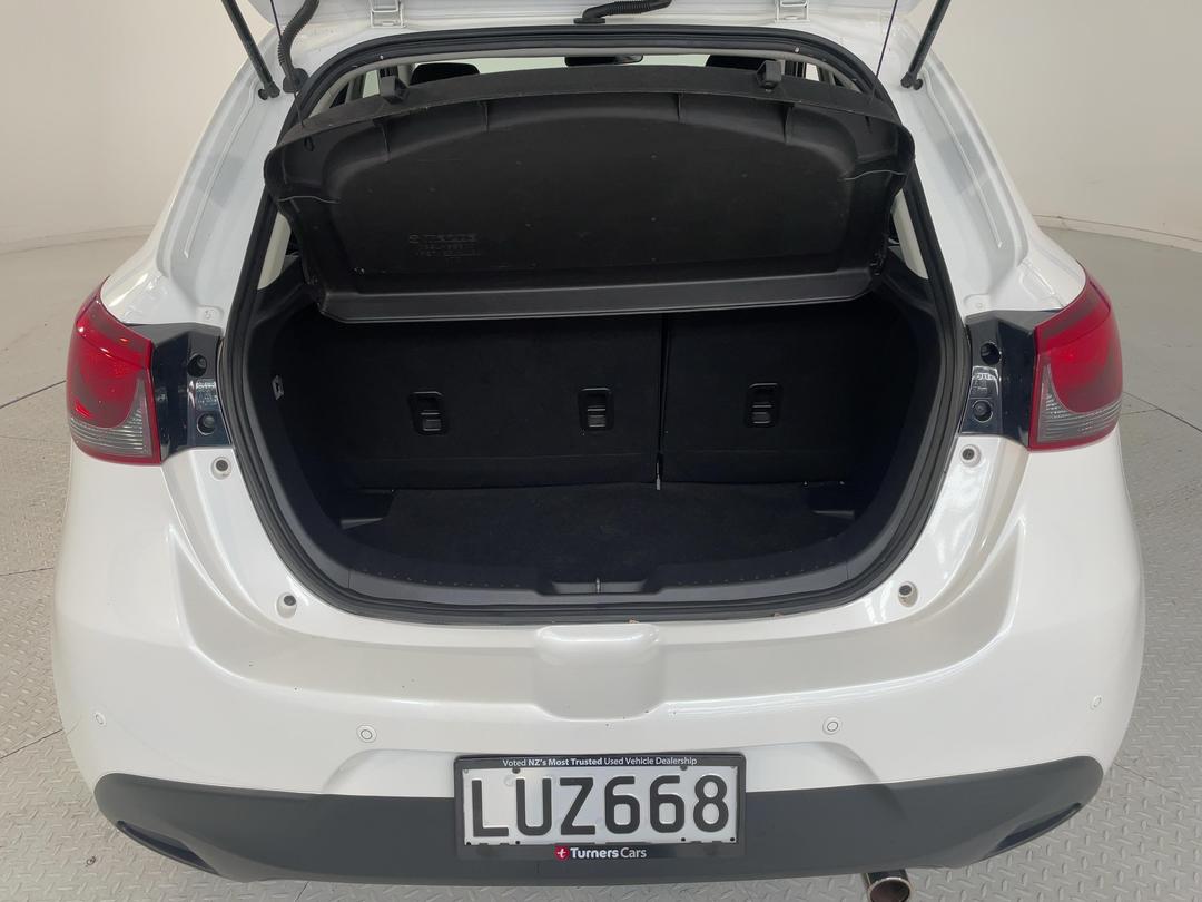 Photo '14' of Mazda Mazda2