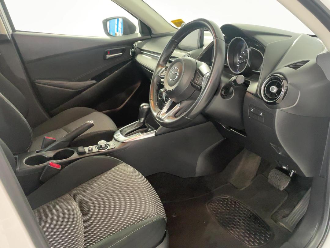 Photo '16' of Mazda Mazda2