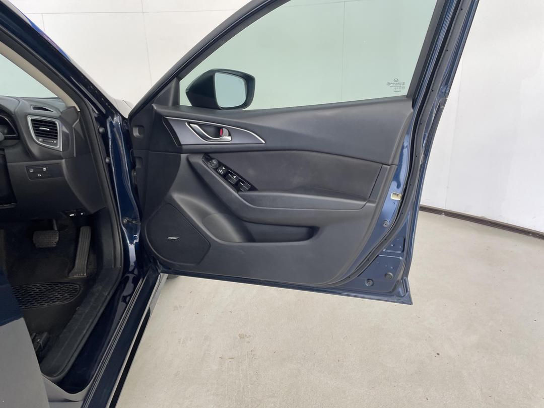 Photo '15' of Mazda Mazda3