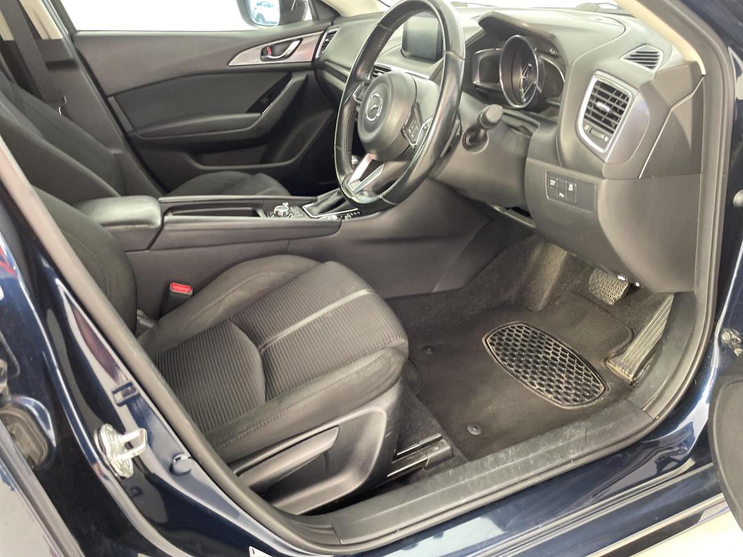 Photo '16' of Mazda Mazda3