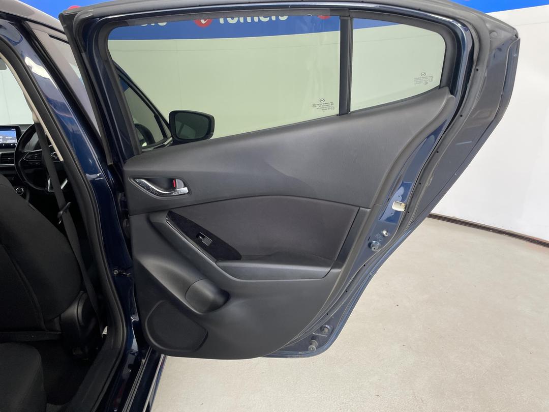 Photo '19' of Mazda Mazda3