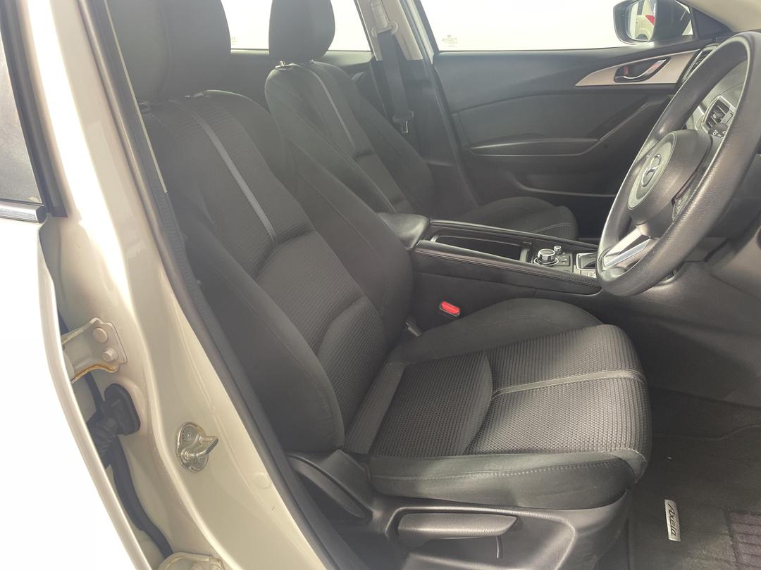 Photo '16' of Mazda Mazda3